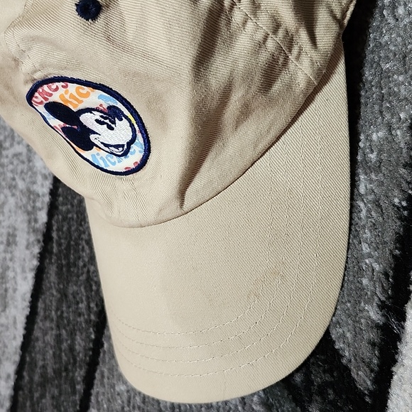 VINTAGE DISNEY EMBROIDERED MICKEY MOUSE KHAKI COLOR ADJUSTABLE CAP HAT - Picture 4 of 12
